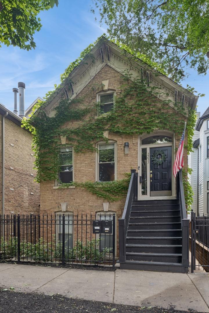 2233 N Janssen Ave., Chicago, IL 60614