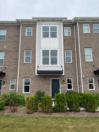 1058 E Oakton St., Des Plaines, IL 60018