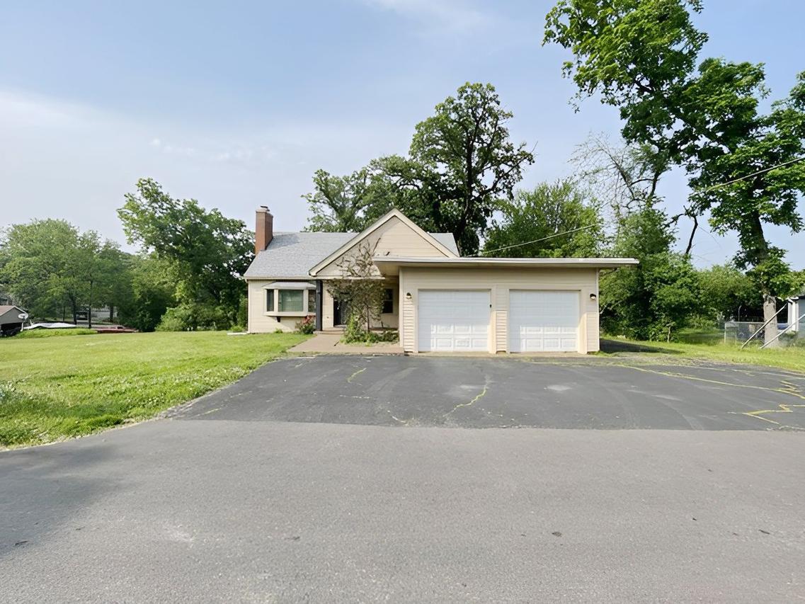 134 Hickory Rd., Lake In The Hills, IL 60156