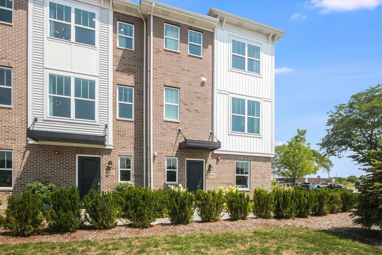 1060 E Oakton St., Des Plaines, IL 60018