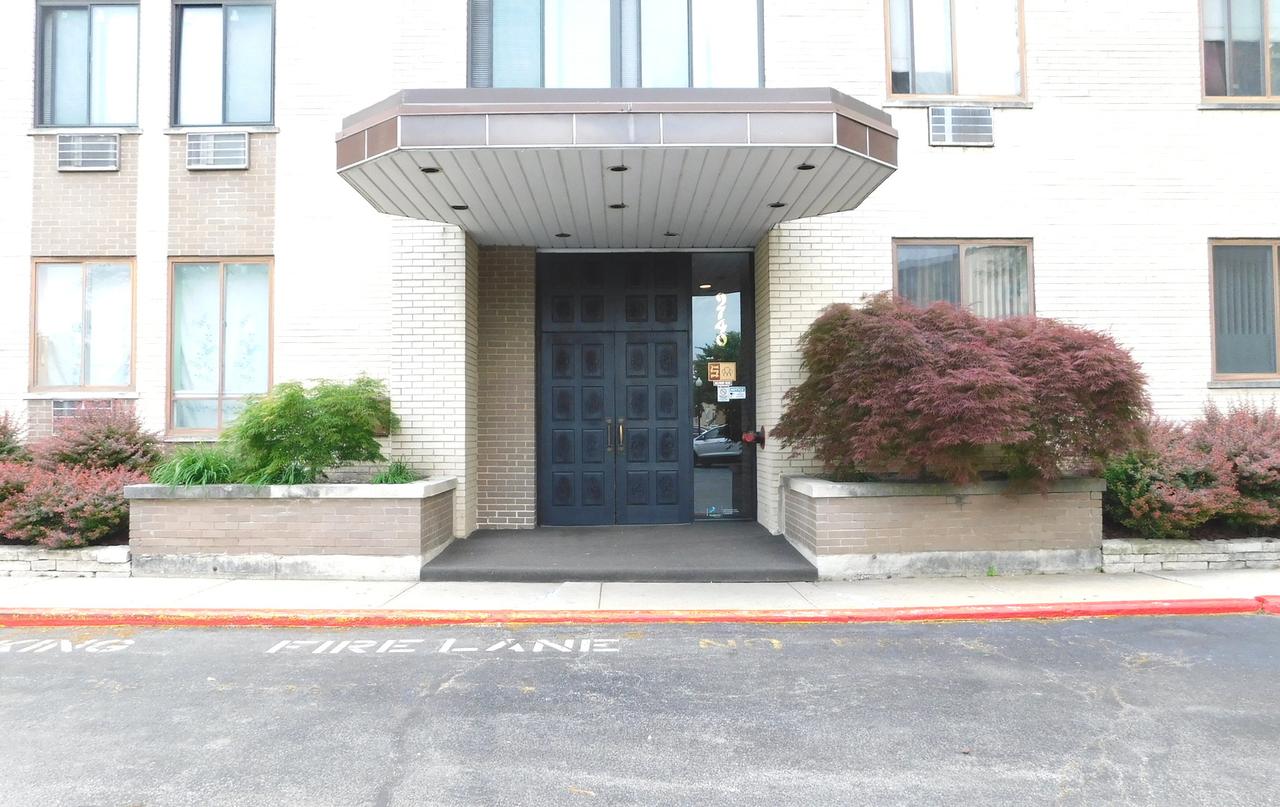 9740 S Pulaski Rd. #107, Oak Lawn, IL 60453