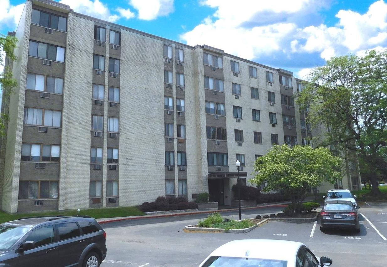 9740 S Pulaski Rd. #107, Oak Lawn, IL 60453