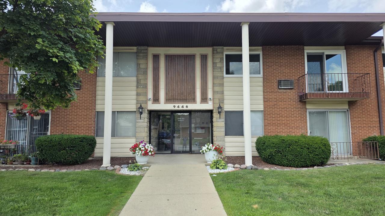 9446 Dee Rd. #2E, Des Plaines, IL 60016