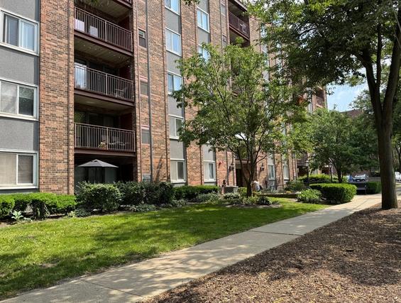 825 Pearson St. #3A, Des Plaines, IL 60016