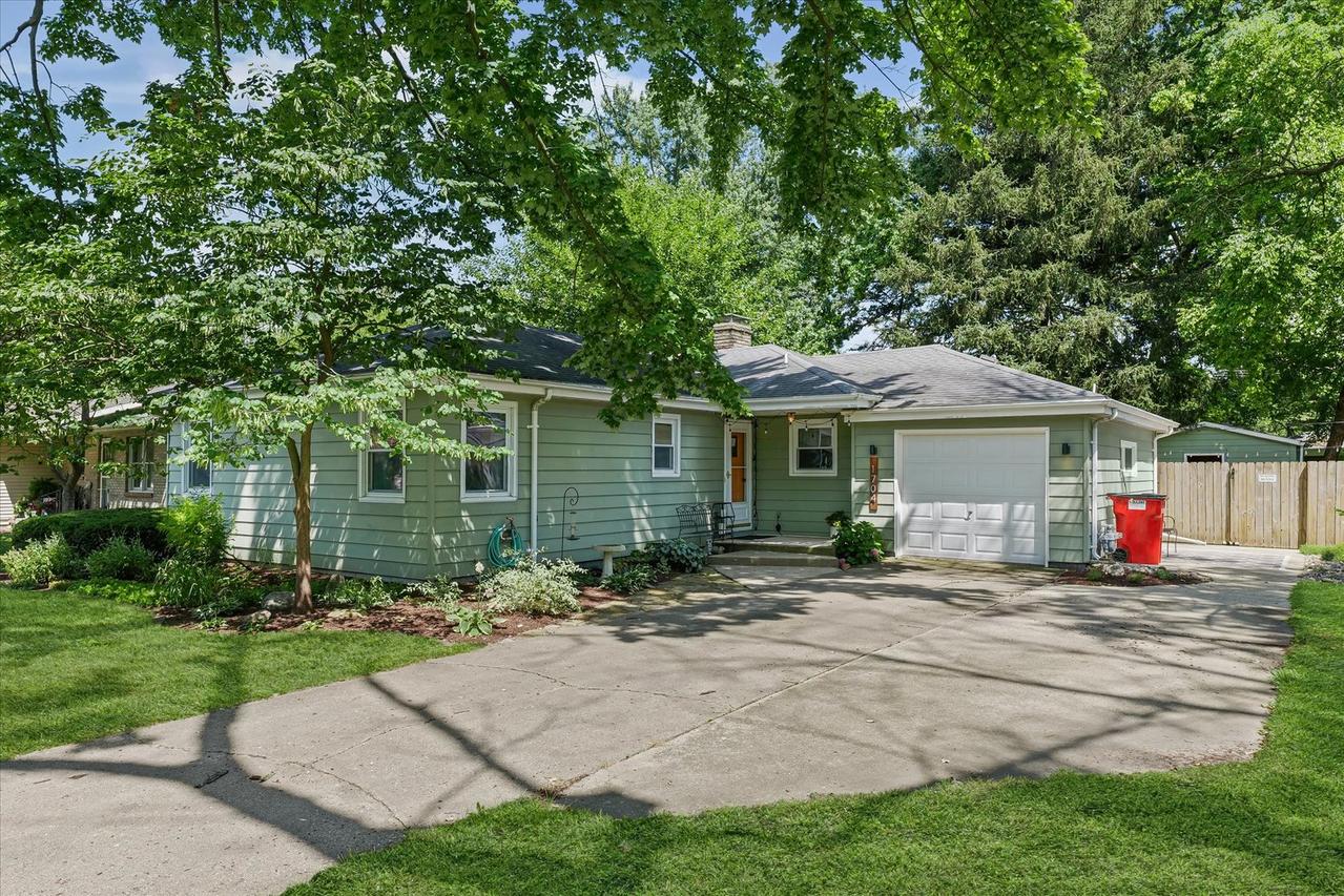 1704 Chevy Chase Dr., Champaign, IL 61821