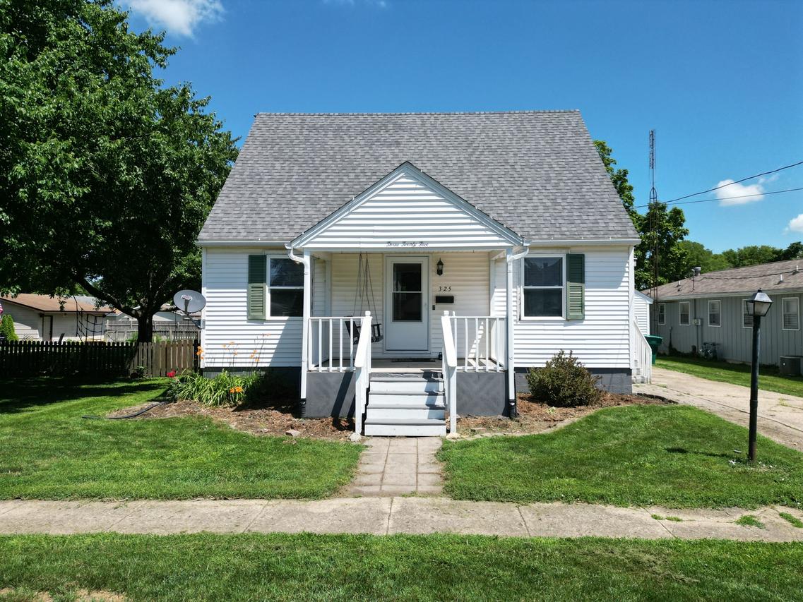 325 W Second St., El Paso, IL 61738
