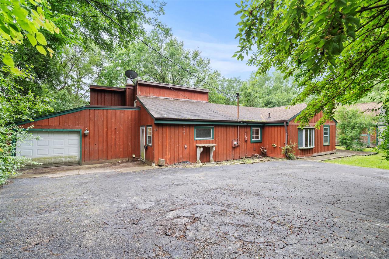 9303 119th St., Palos Park, IL 60464