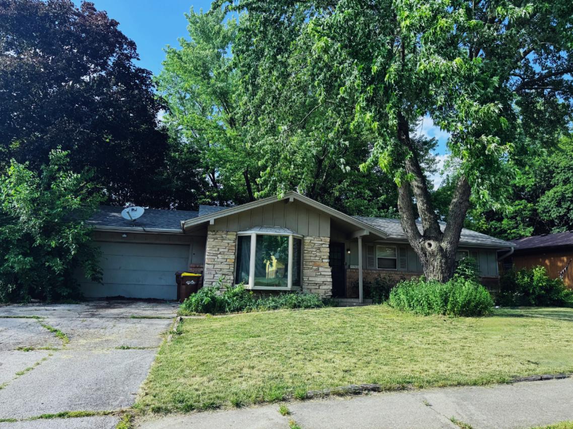 4830 E Lawn Dr., Rockford, IL 61108