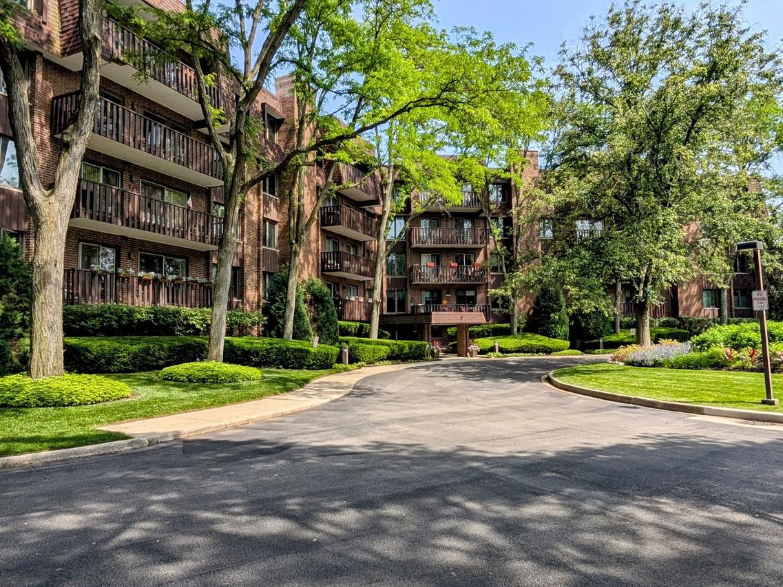 1125 Lake Cook Rd. #209, Northbrook, IL 60062