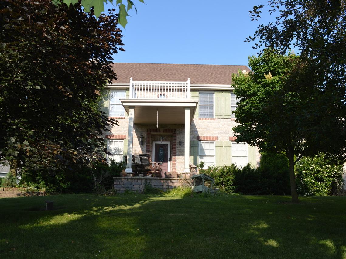 1425 Shorewood Dr., St. Anne, IL 60964