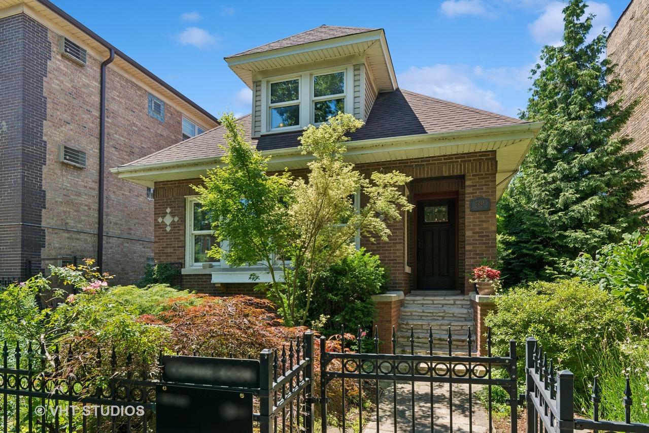 7248 N Hamilton Ave., Chicago, IL 60645