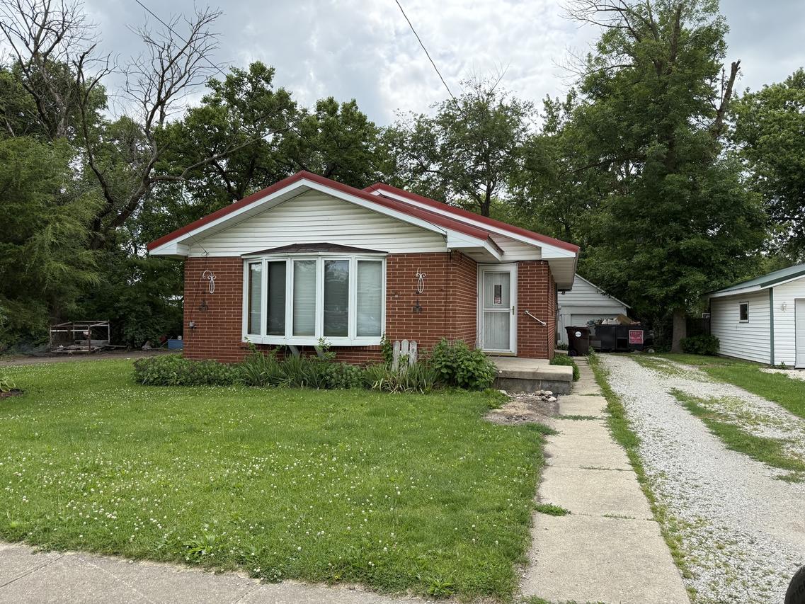319 N Third St., Fisher, IL 61843