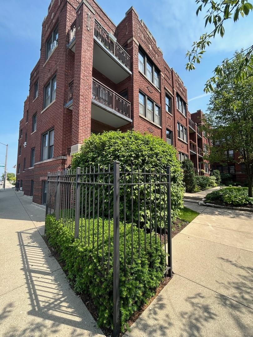 629 Garfield St. #1N, Oak Park, IL 60304