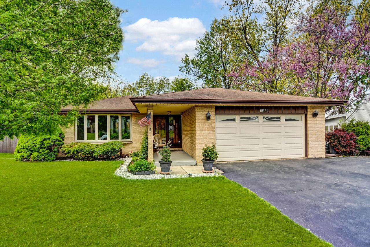 7448 S 86th Ave., Justice, IL 60458