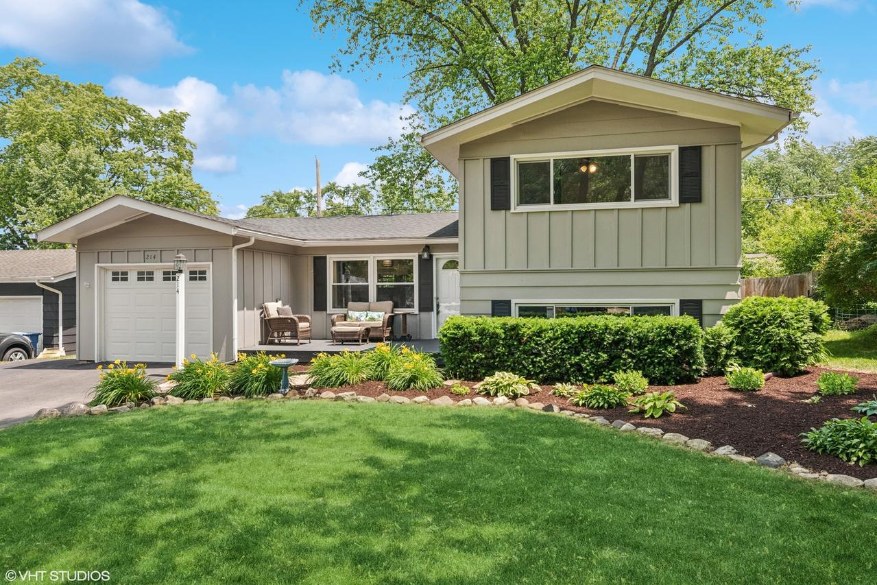 214 S 18th St., St. Charles, IL 60174