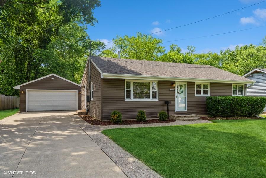 30300 N East End Ave., Libertyville, IL 60048