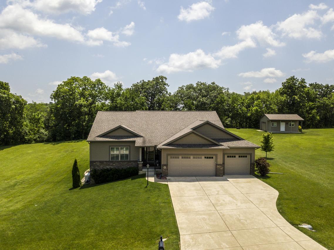 8 Southern Pass Dr., Kappa, IL 61738