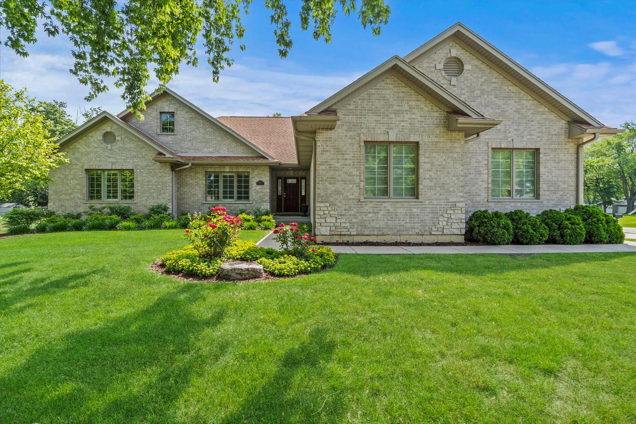 12203 Walker Rd., Lemont, IL 60439