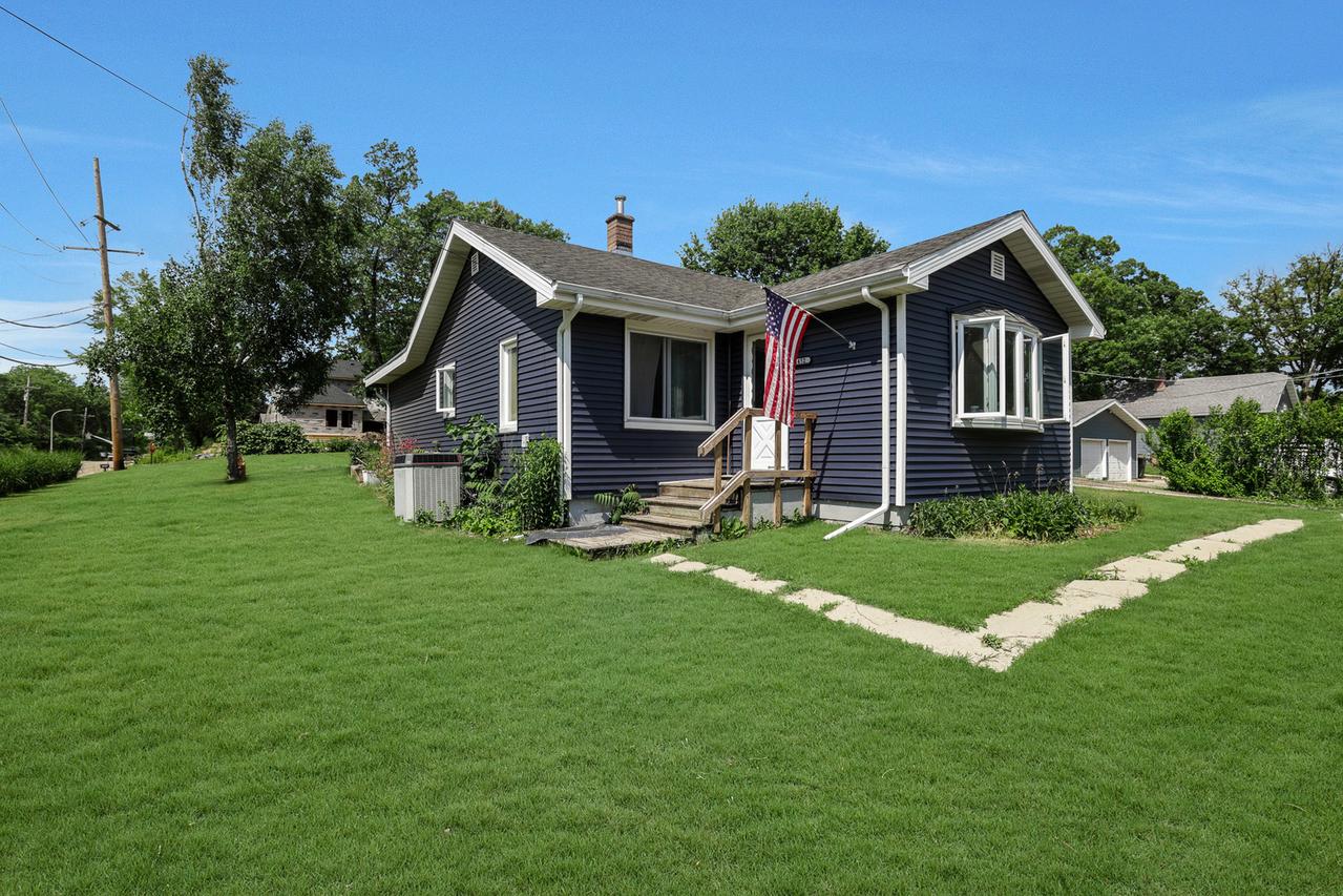 1452 Raymond St., South Elgin, IL 60177