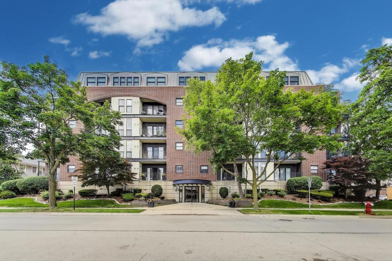 110 S Evergreen Ave. #4CS, Arlington Heights, IL 60005