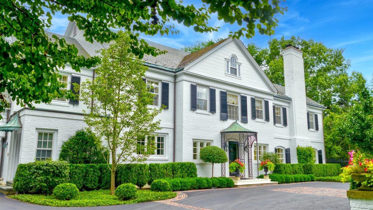 5 Woodley Rd., Winnetka, IL 60093