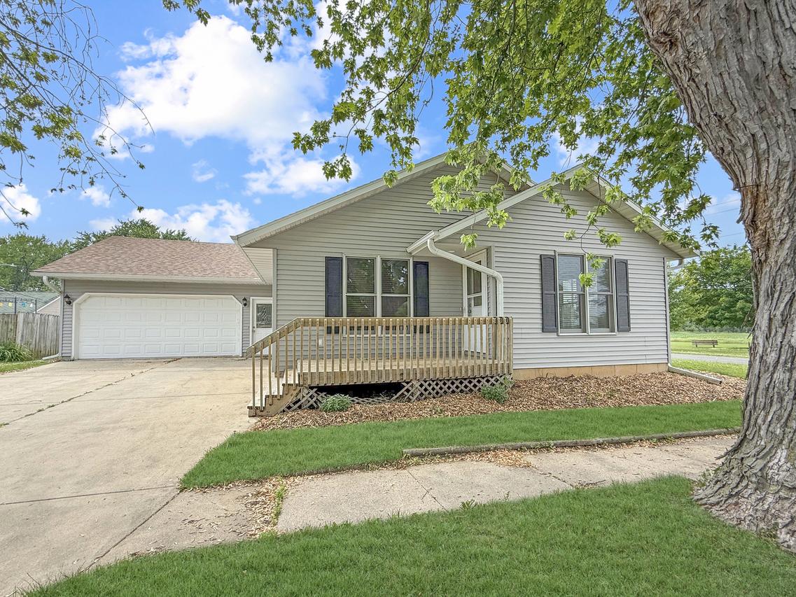 100 Adams St., Ridott, IL 61067