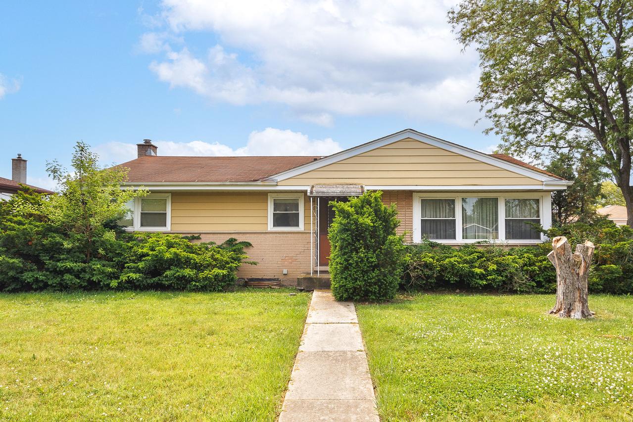 2727 Pauline Ave., Glenview, IL 60025