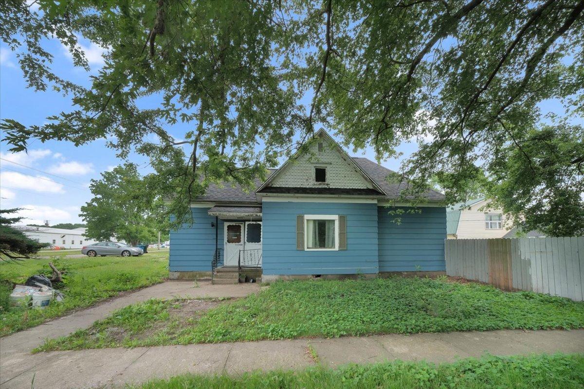 302 S Leney St., Ogden, IL 61859