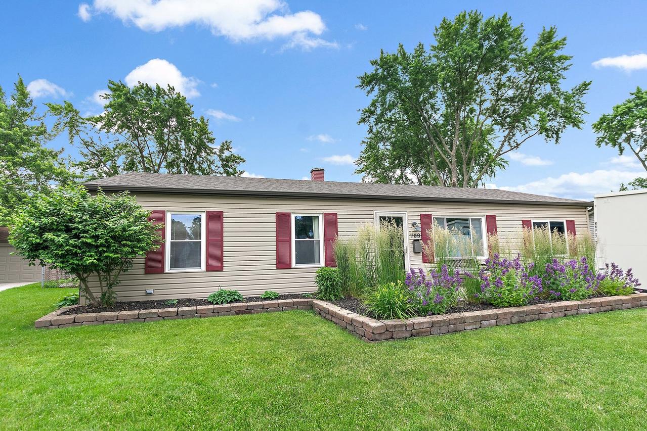709 Russet Ln., Streamwood, IL 60107