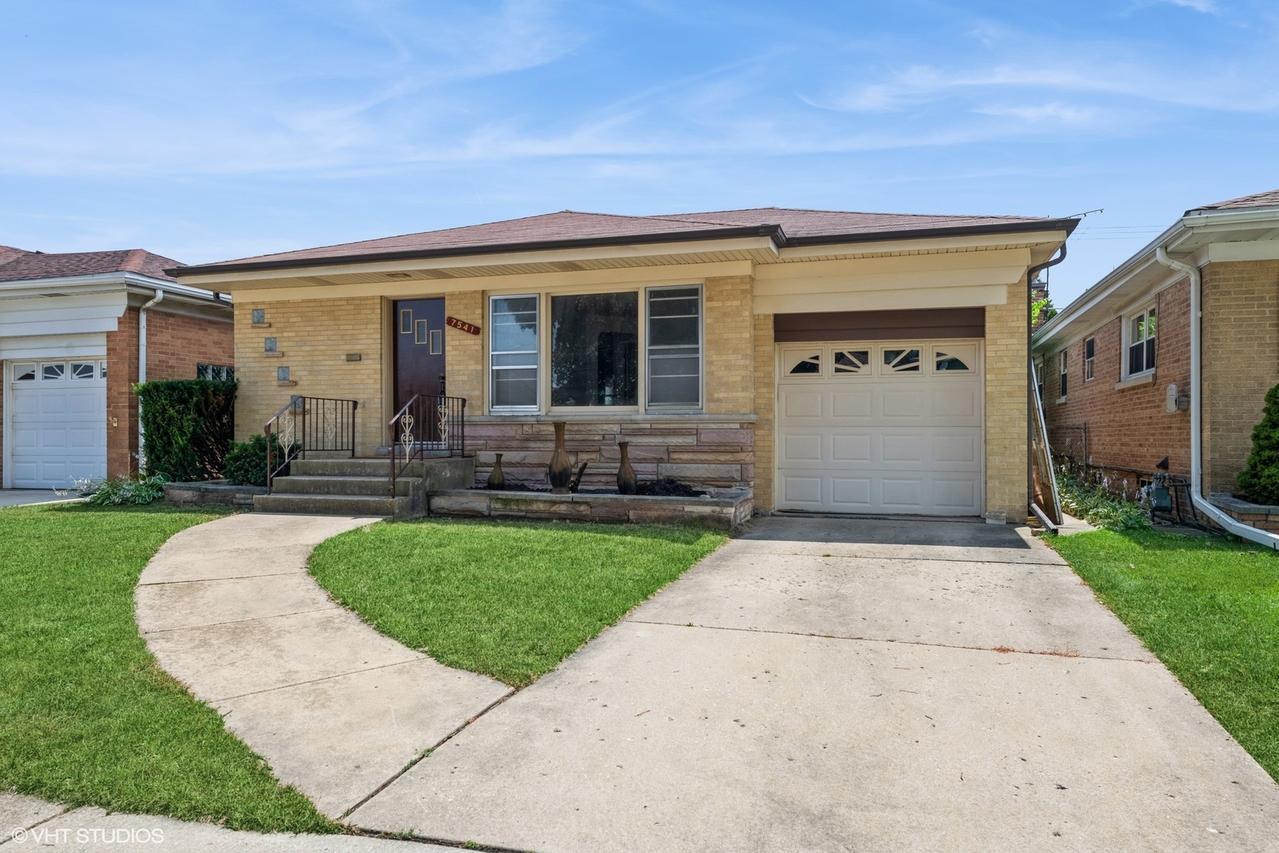 7541 W Gunnison St., Harwood Heights, IL 60706