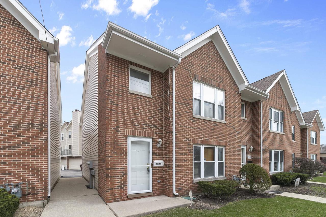 9207 E Prairie Rd., Evanston, IL 60203
