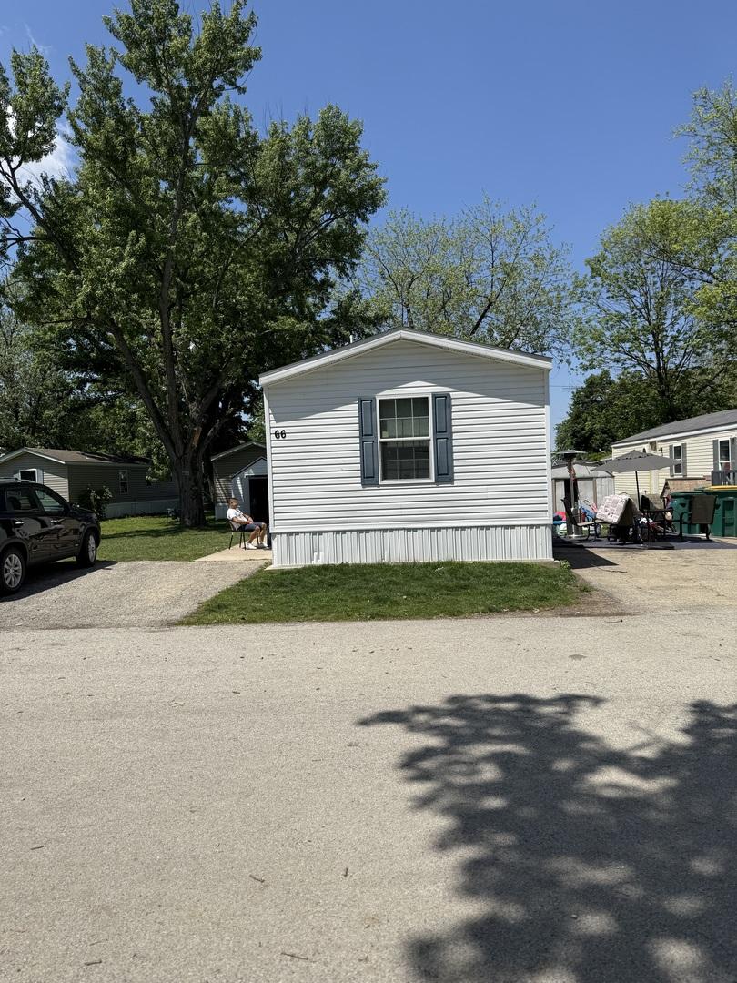 66 Oak St., Minooka, IL 60447