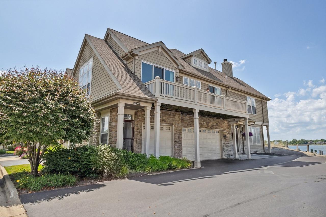 325 Sundown Ct. #B, Wauconda, IL 60084