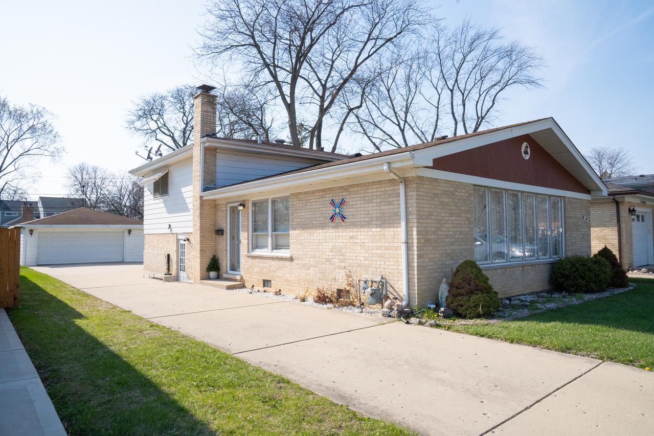 214 S Mount Prospect Rd., Mount Prospect, IL 60056