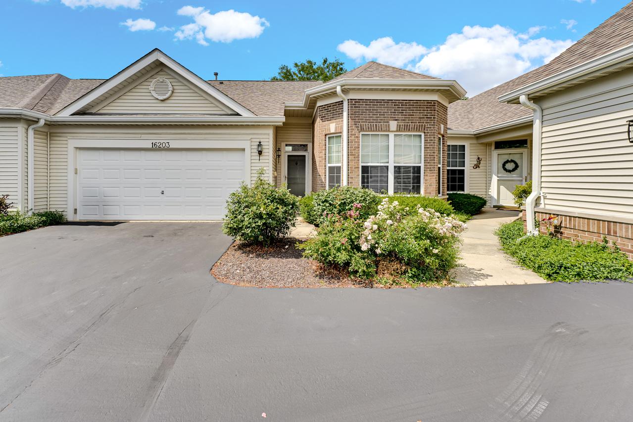 16203 Powderhorn Lake Way, Crest Hill, IL 60403