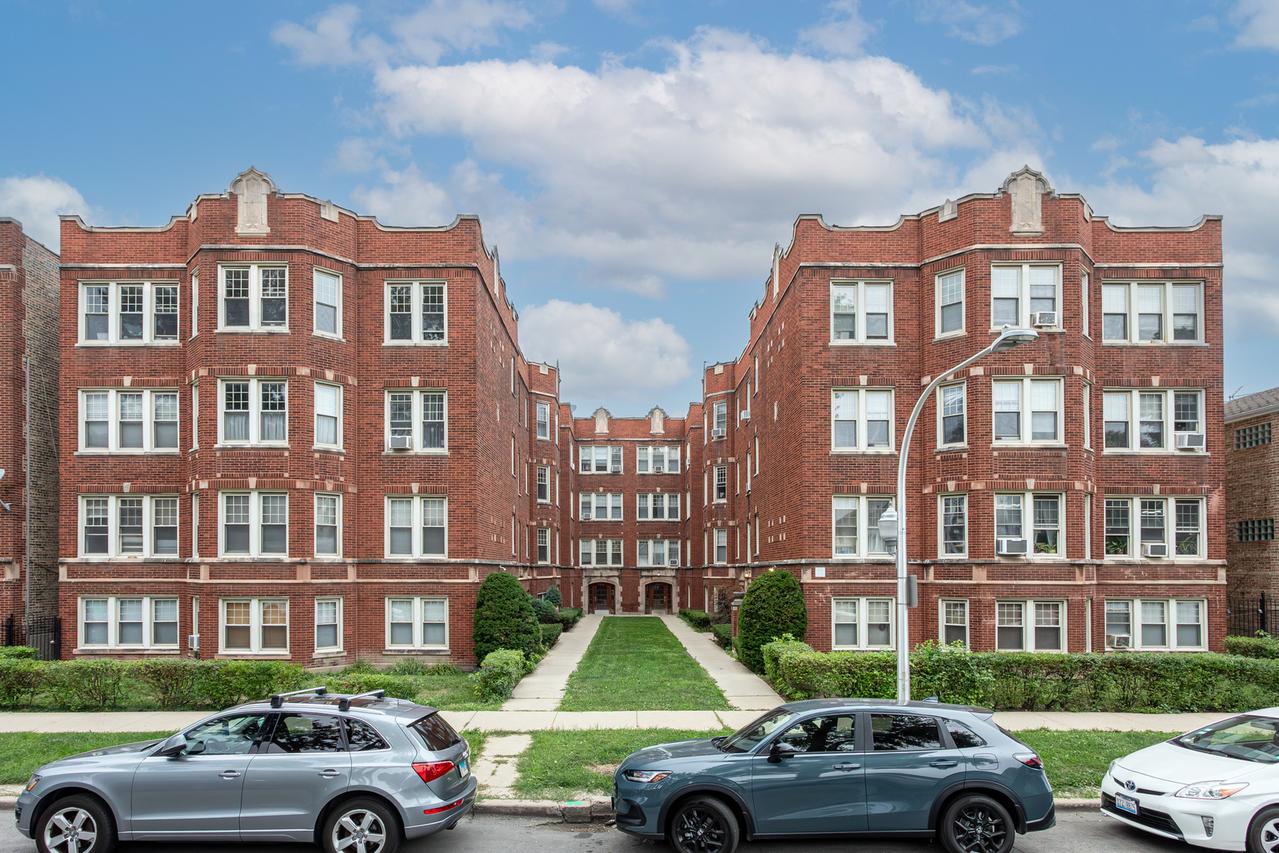 4836 W Henderson St. #2B, Chicago, IL 60641