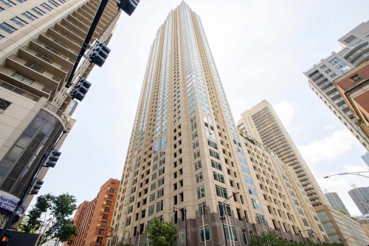 33 W Ontario St. #P10-W02, Chicago, IL 60654