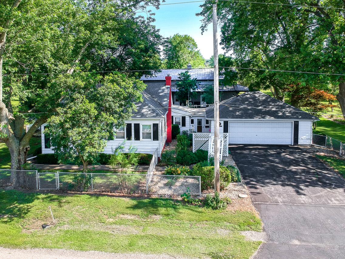 105 W C St., Delavan, IL 61734