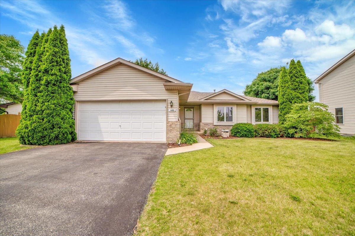 1801 Great Falls Dr., Plainfield, IL 60586