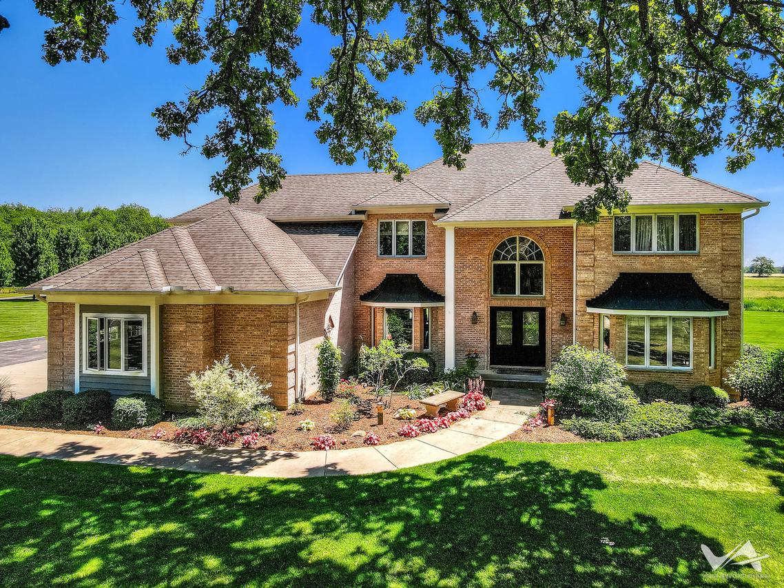 49W695 Hinckley Rd., Big Rock, IL 60511