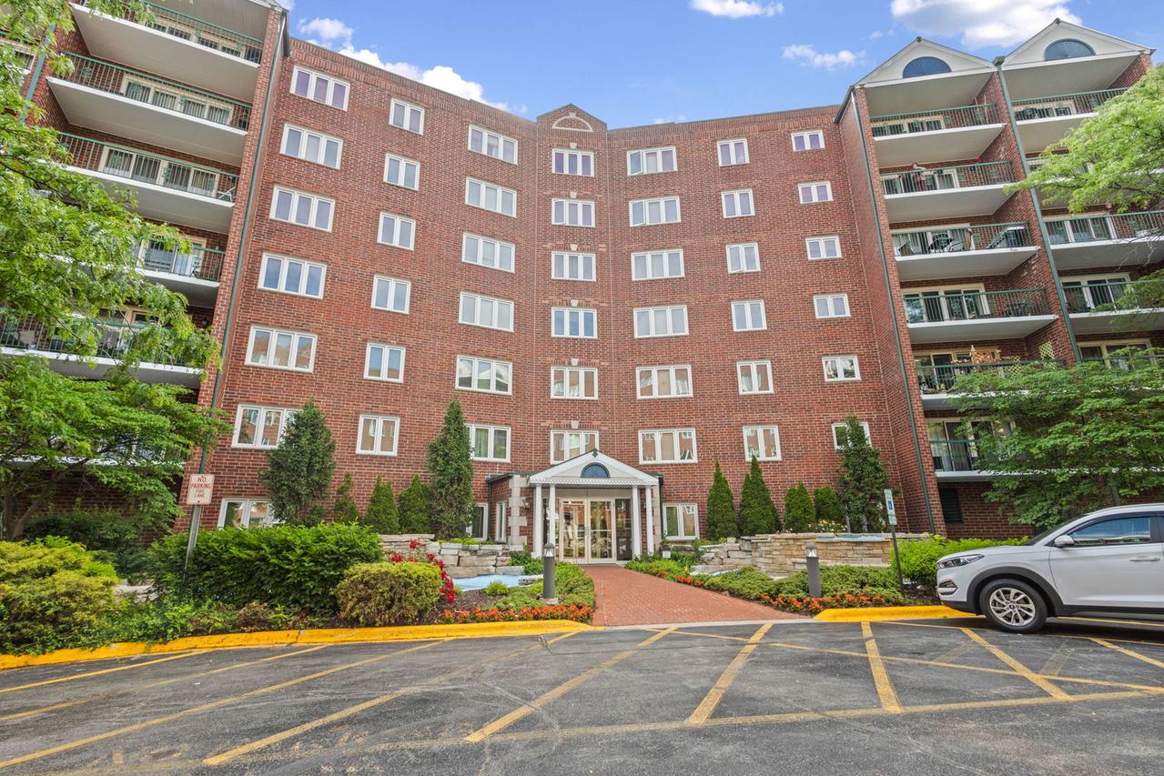 8540 W Foster Ave. #505, Norridge, IL 60706