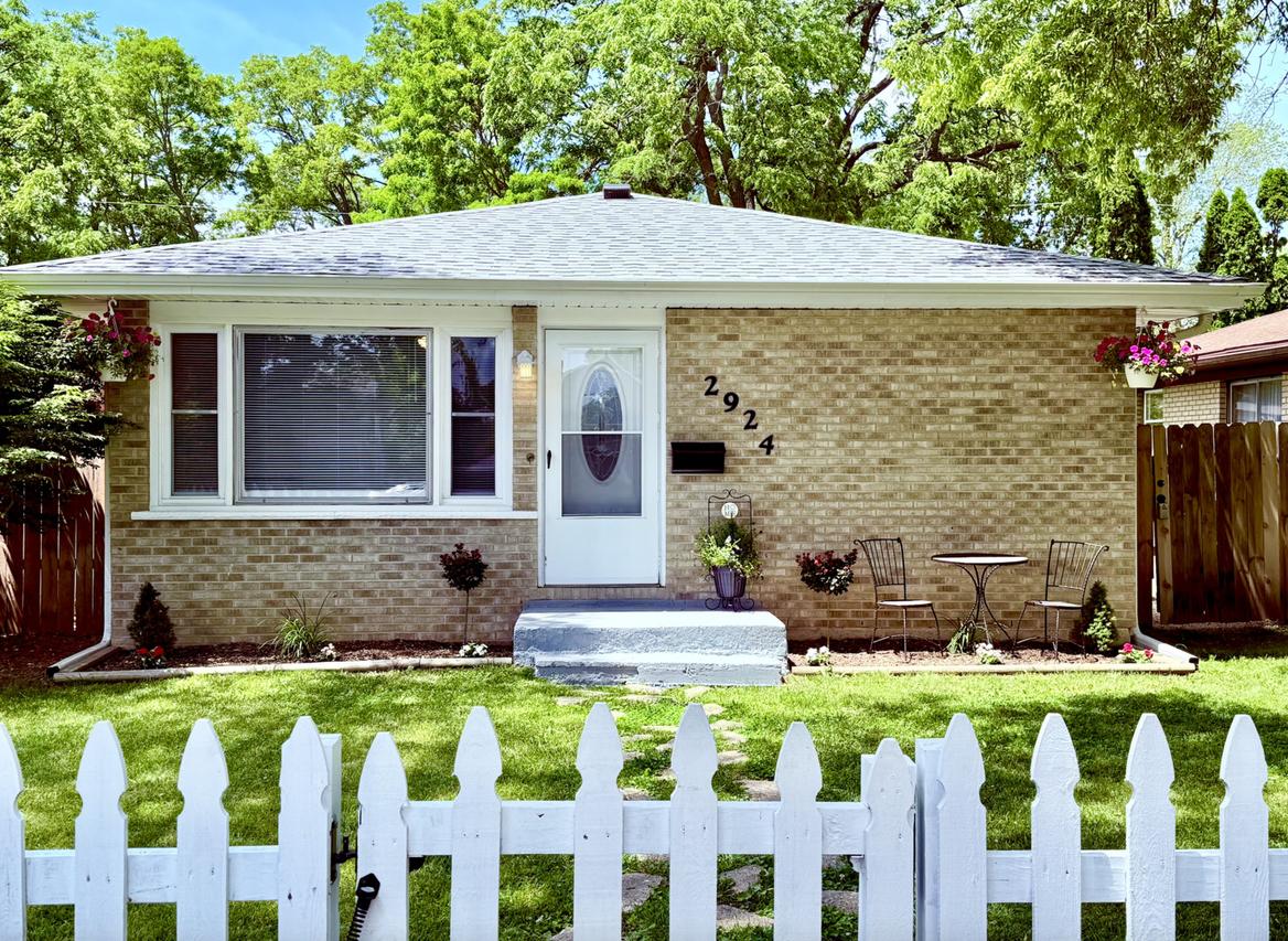 2924 Gideon Ave., Zion, IL 60099
