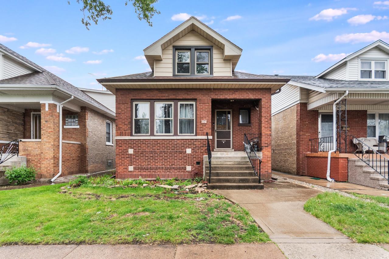 5941 W Waveland Ave., Chicago, IL 60634