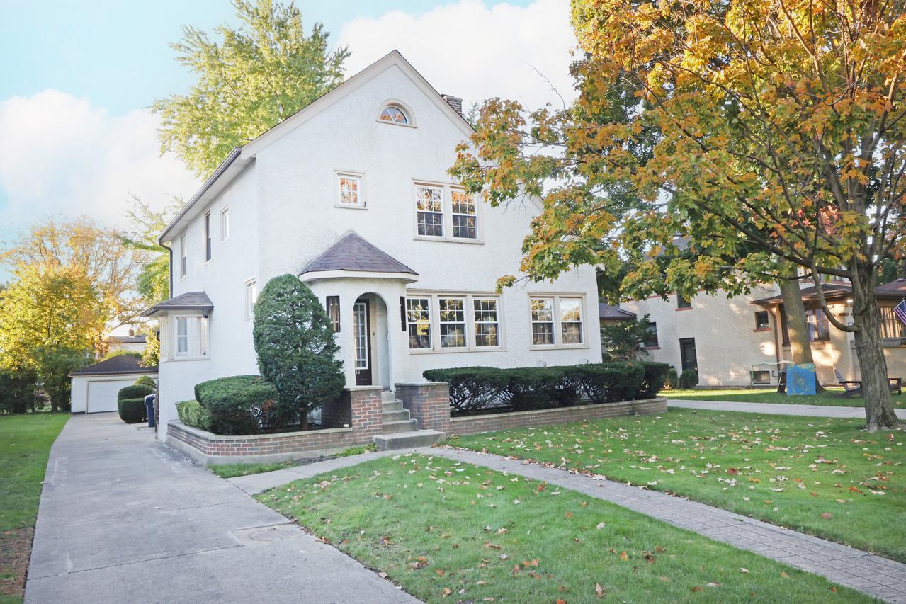 231 Lawton Rd., Riverside, IL 60546