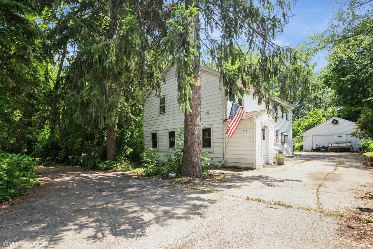 705 W Hillcrest Rd., Palatine, IL 60074