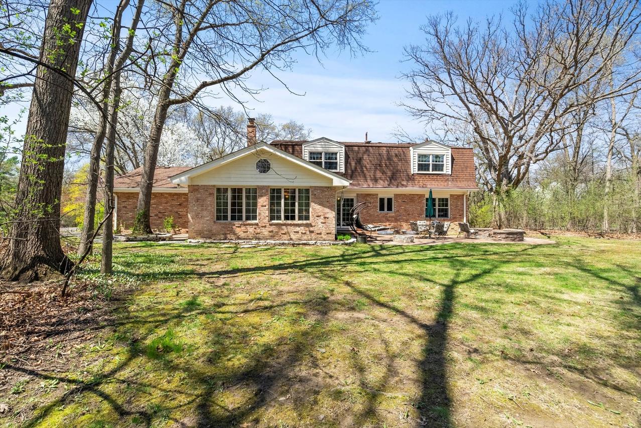 125 Grove Ln., Barrington, IL 60010