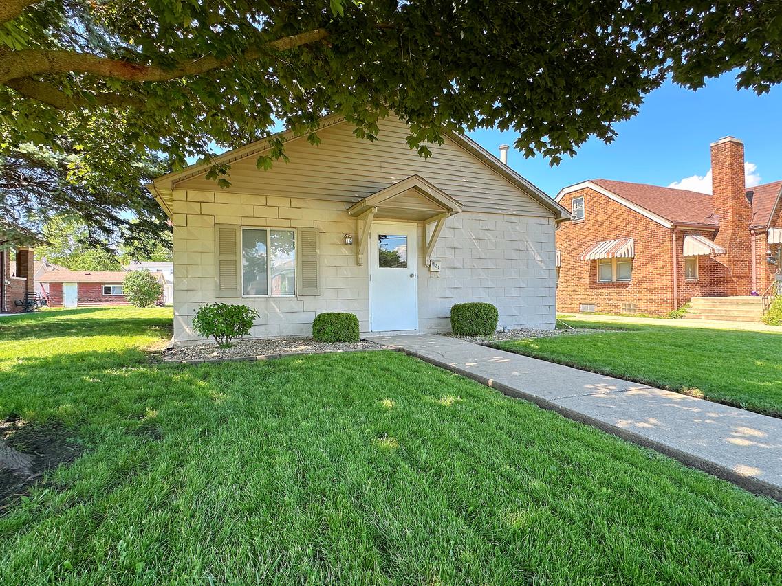 1124 E Main St., Streator, IL 61364