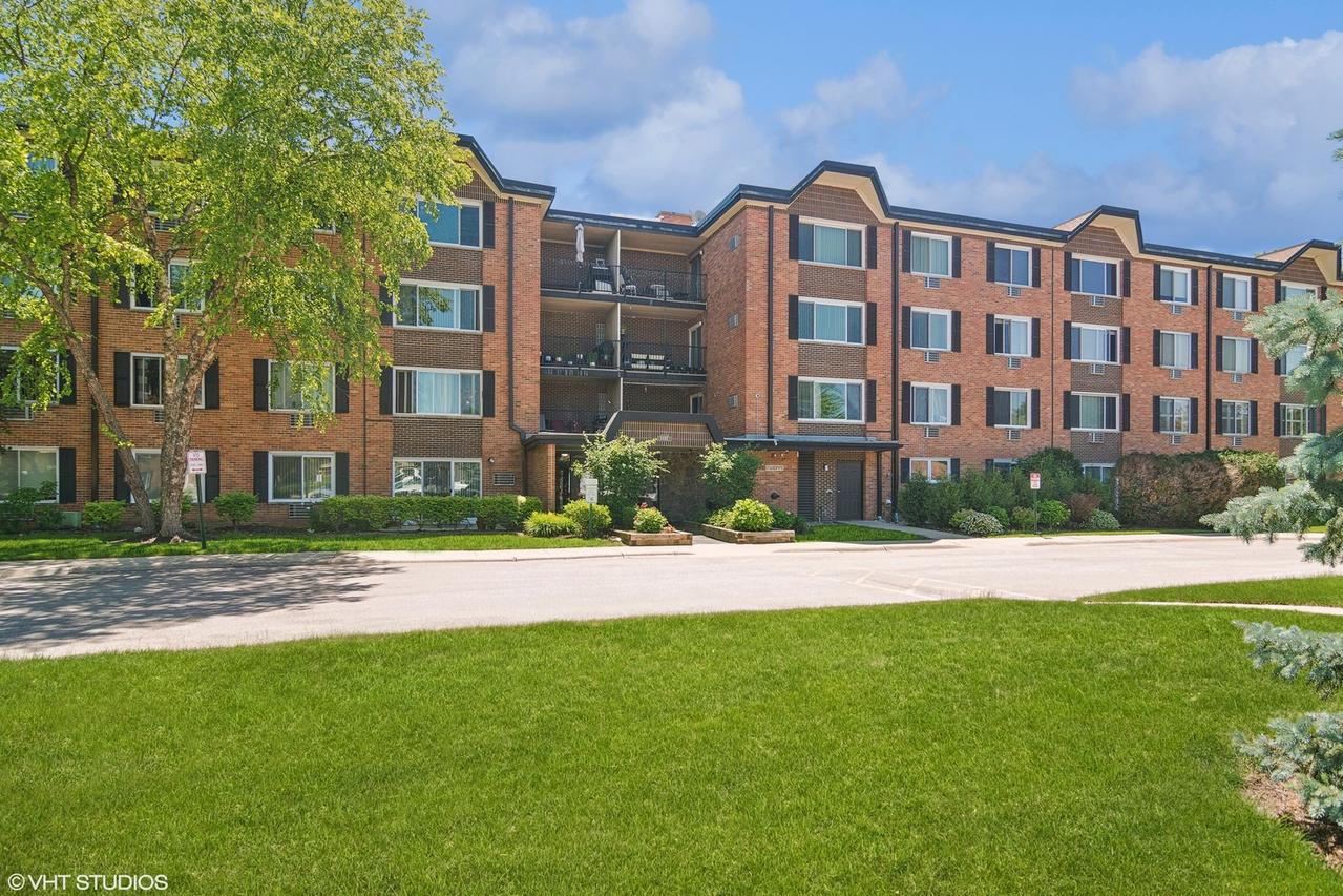 1127 S Old Wilke Rd. #201, Arlington Heights, IL 60005