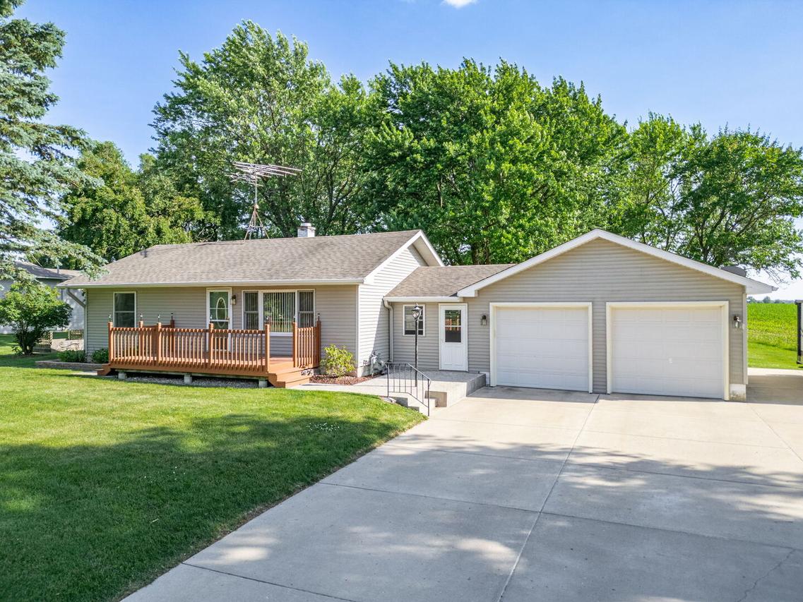 12501 Hebron Rd., Hebron, IL 60034