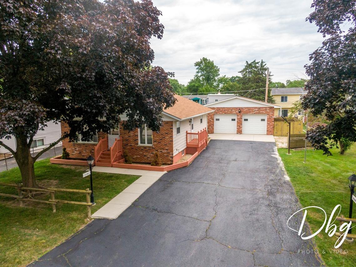 1323 Beverly Dr., Round Lake Beach, IL 60073